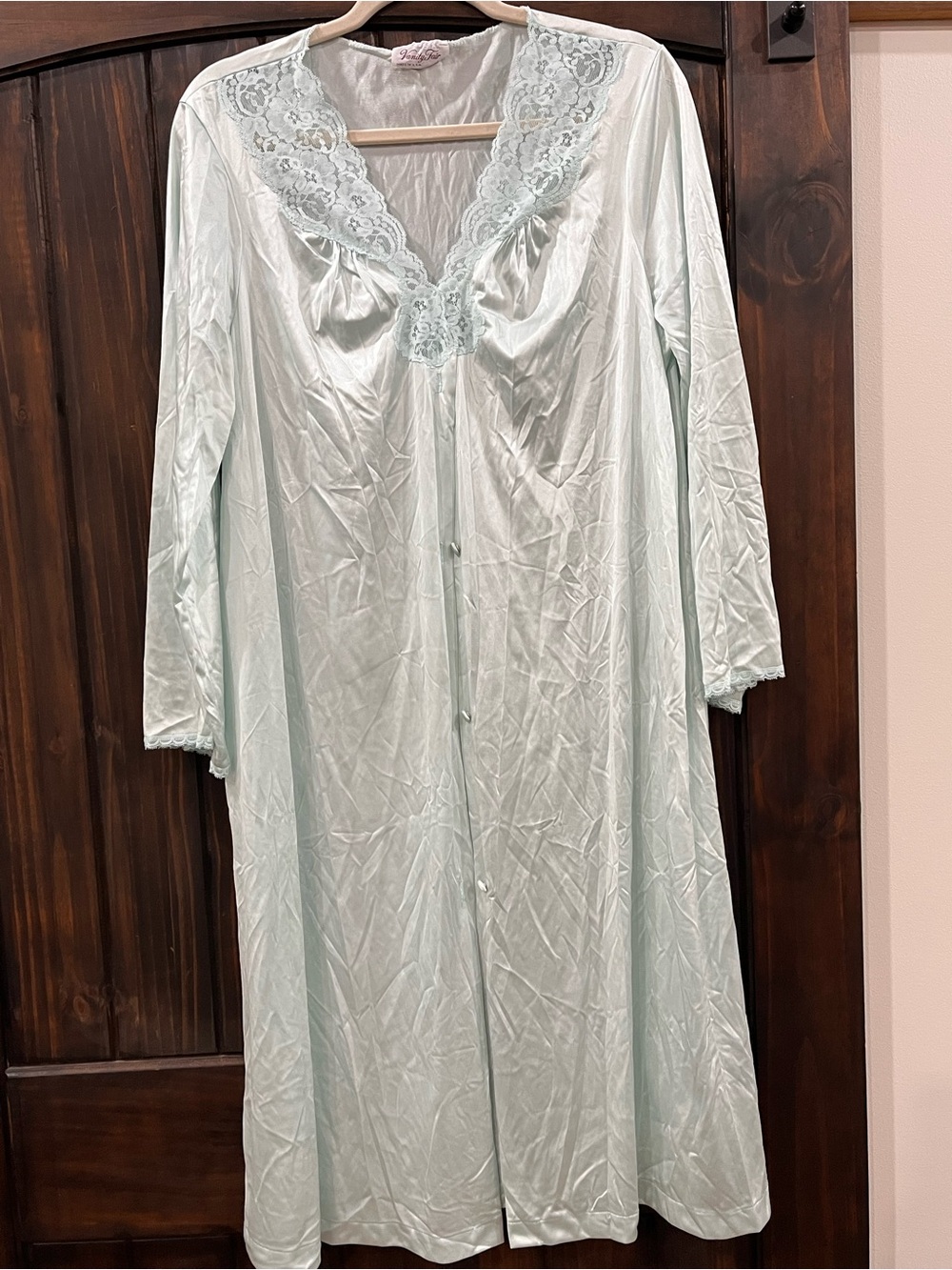 Vintage vanity fair baby blueish color large| nylon GUC beautiful lace detail